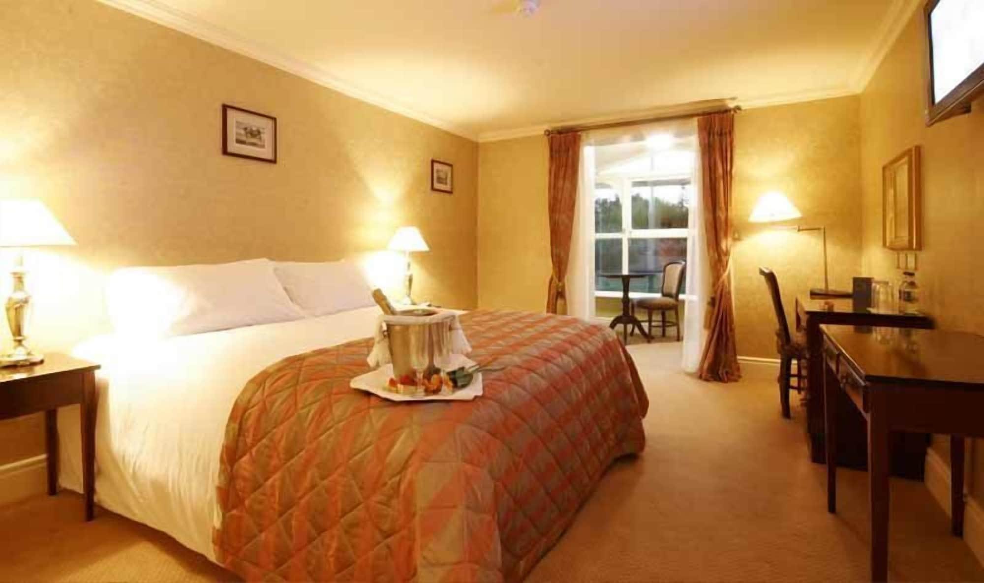 Finnstown Castle Hotel Lucan Kültér fotó